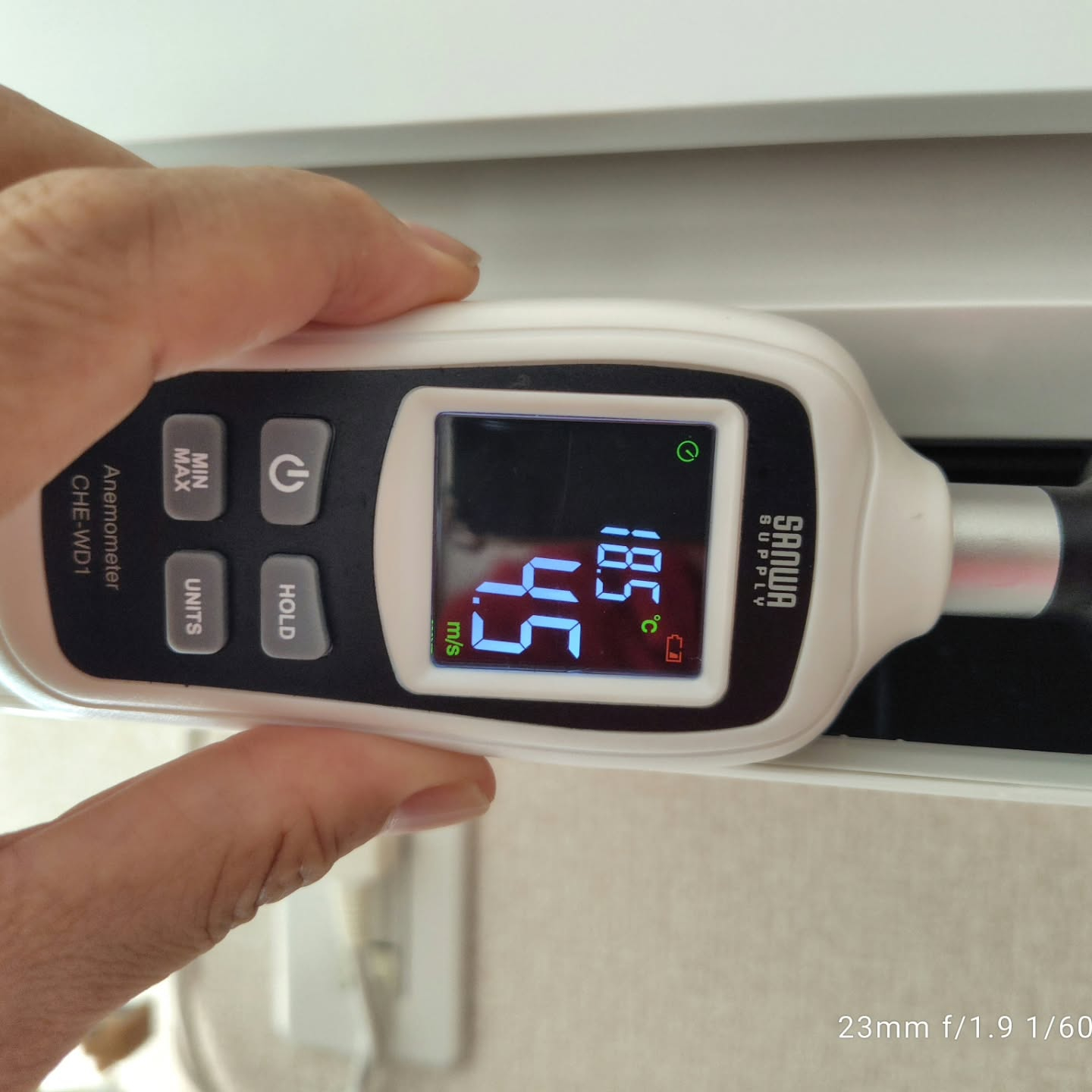 エアコンクリーニング後に風速が2倍以上に戻りました。