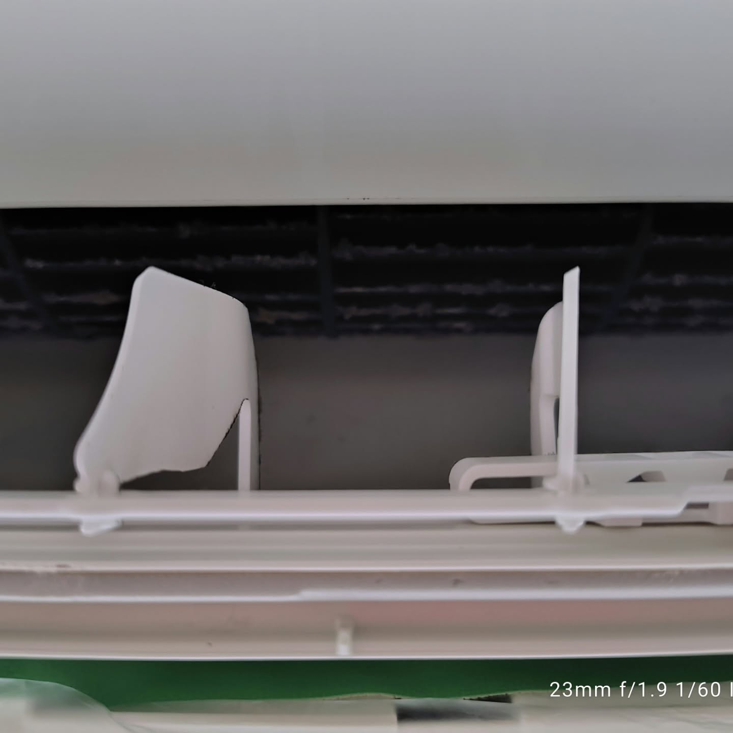 リビングのエアコンクリーニングのご依頼、誠にありがとうござい...