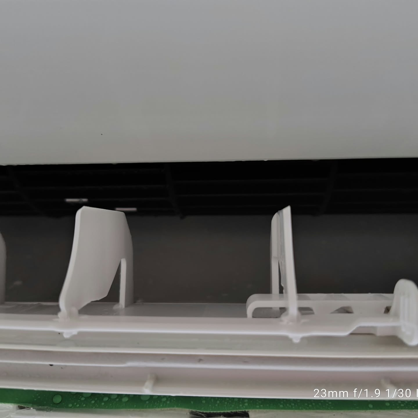 リビングのエアコンクリーニングのご依頼、誠にありがとうござい...