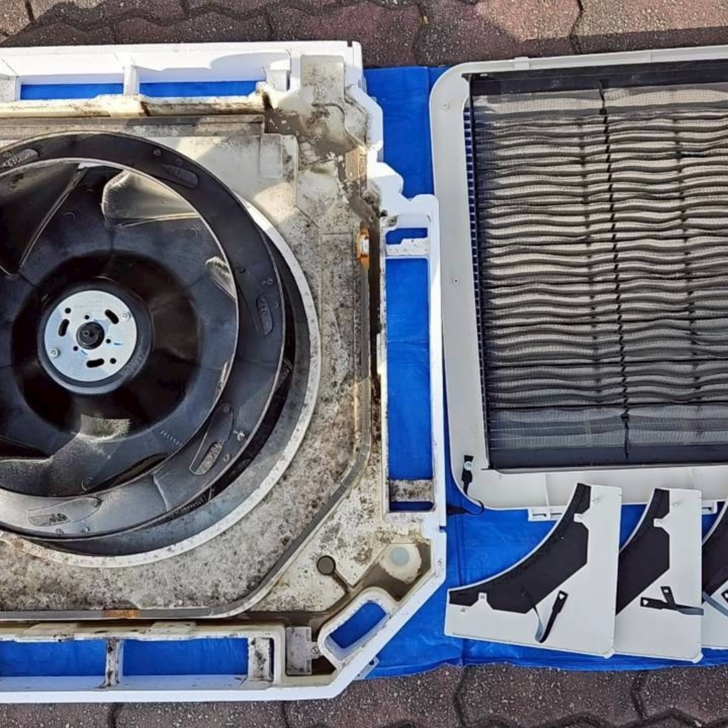 業務用エアコンを毎日使用する職場や施設で、「空気が重く感じる...