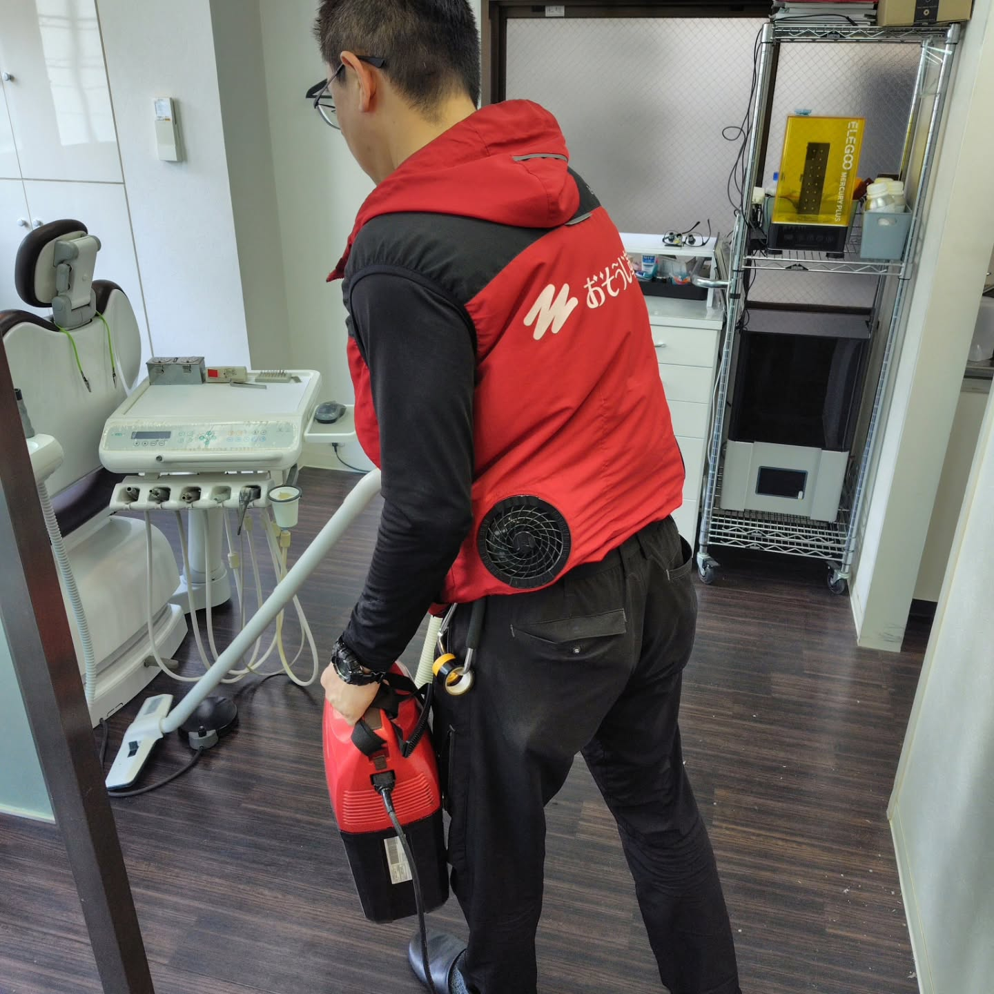 今日は荒川区にある歯科医院での清掃作業のサポートに行ってきま...