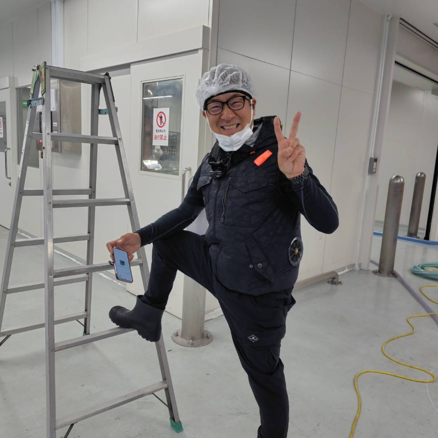 今日はおそうじ革命足立西新井店の柳川さんの工場の業務用エアコ...