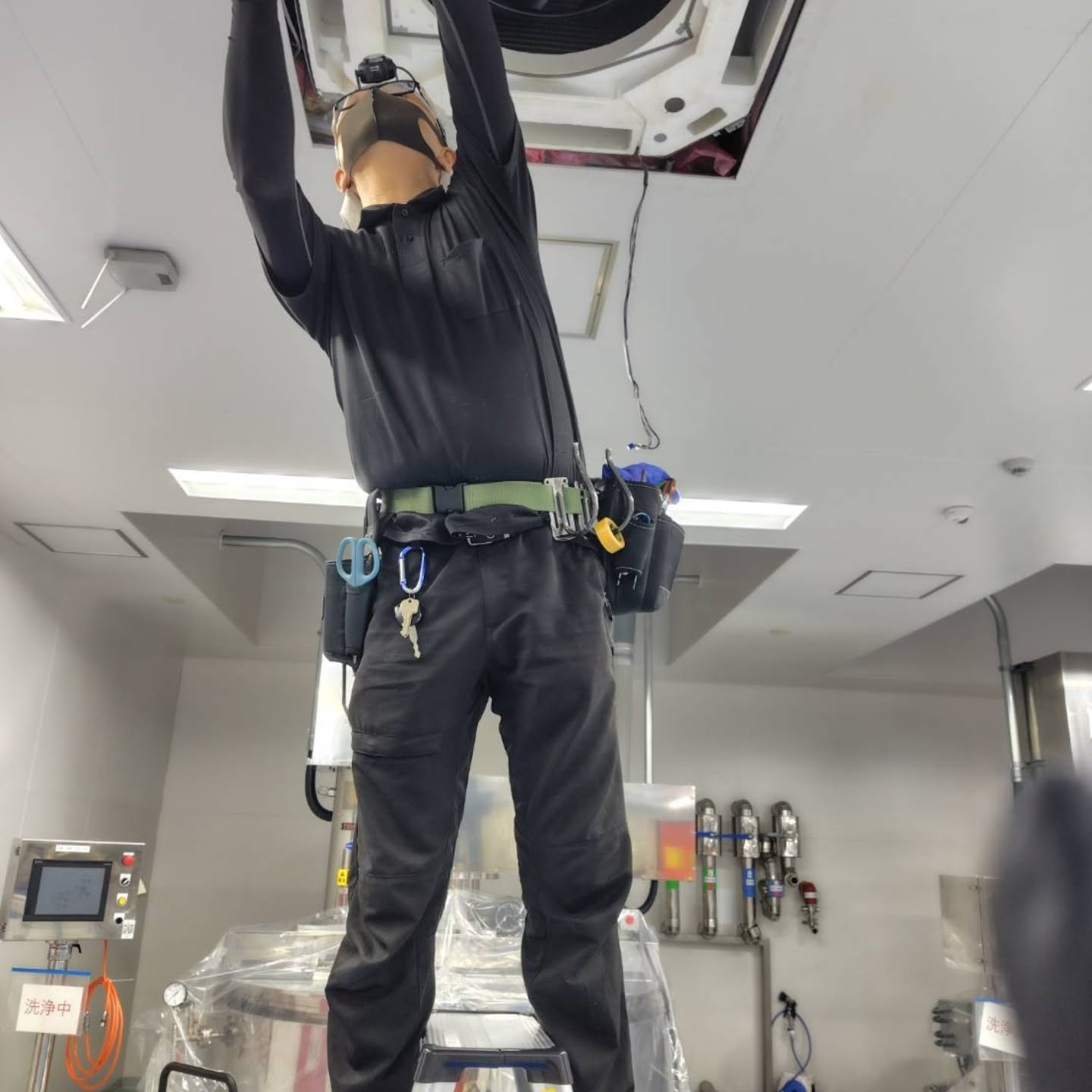 今日はおそうじ革命足立西新井店の柳川さんの工場の業務用エアコ...