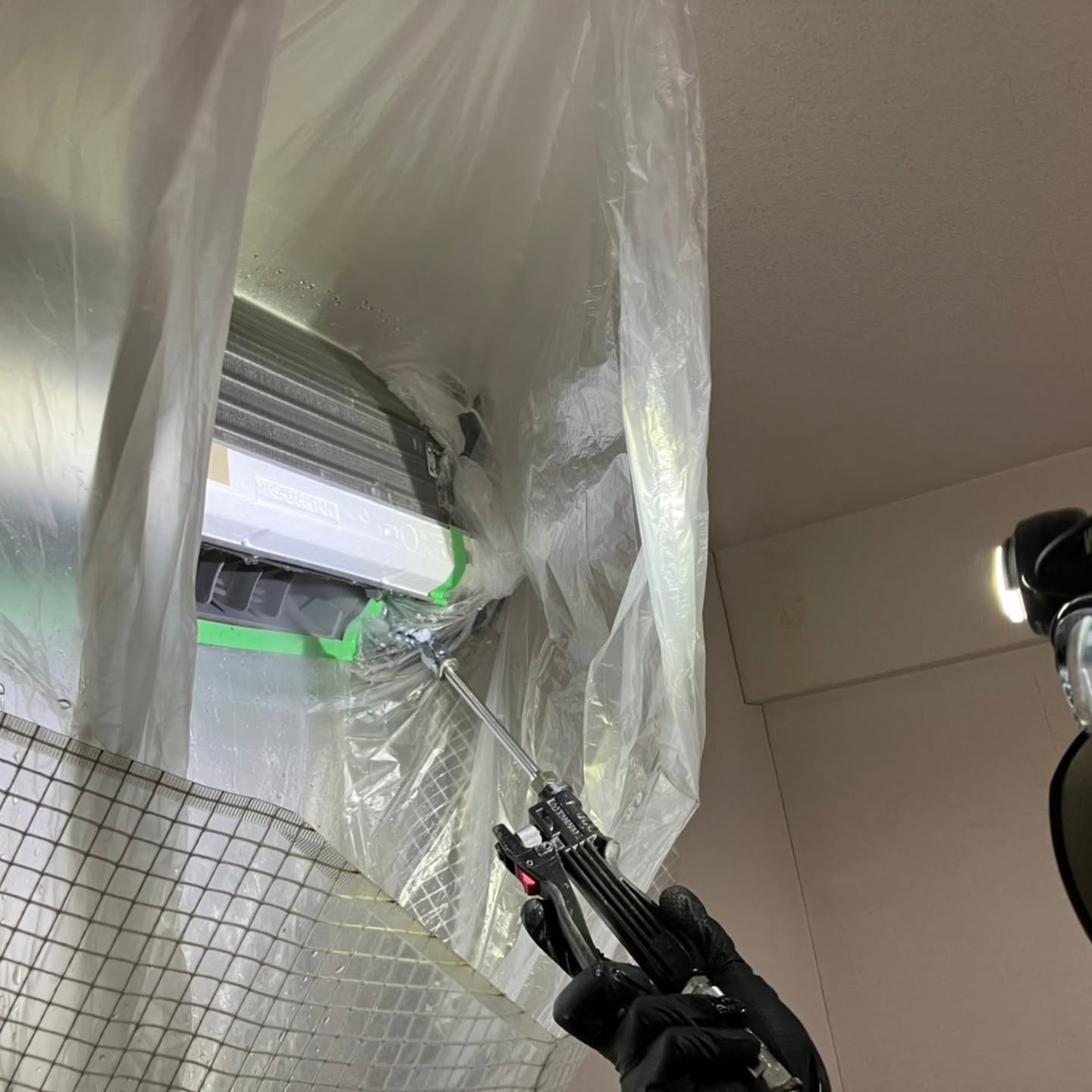 エアコンを日常的に使用する中で、カビ臭さやほこりっぽさが気に...