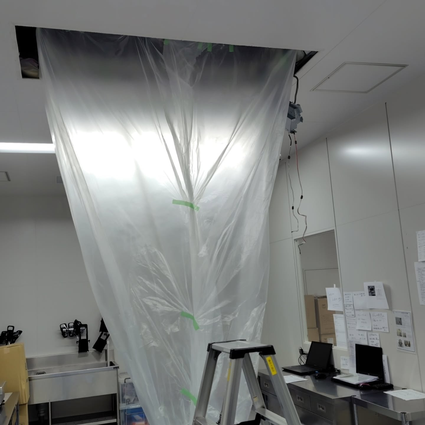 務用エアコンの清掃に悩んだ経験はありませんか？  