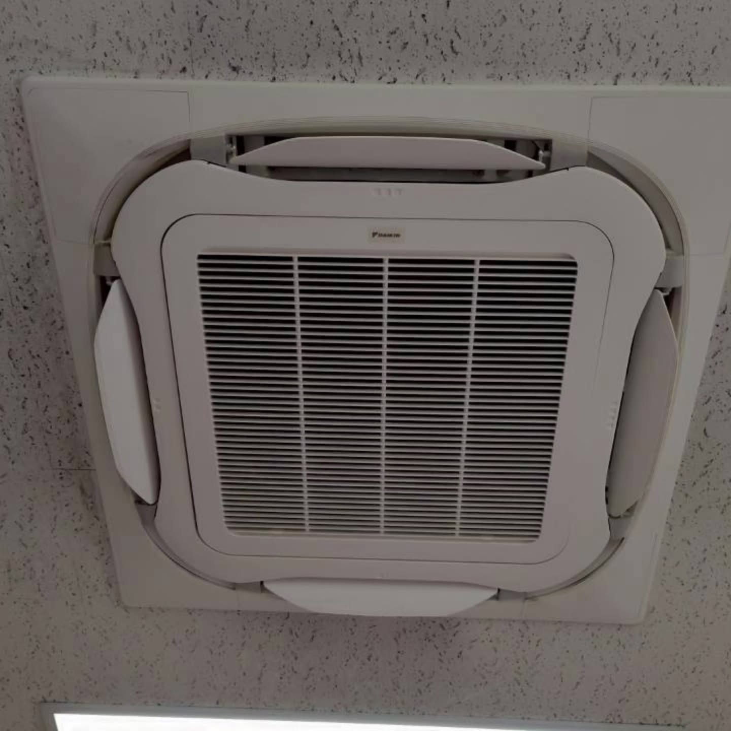 エアコン、最近調子はいかがですか?