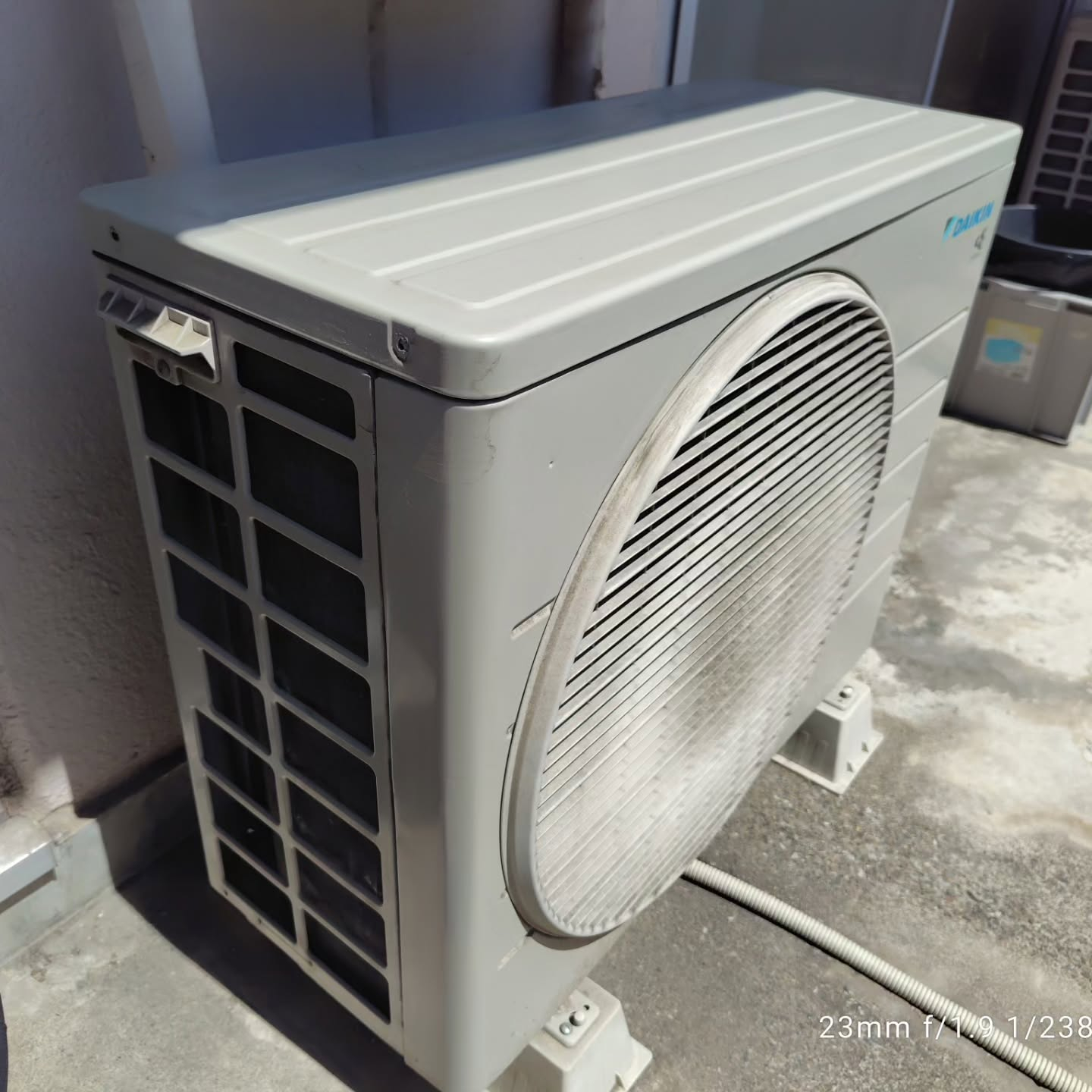 屋外のエアコン室外機、最近確認しましたか？