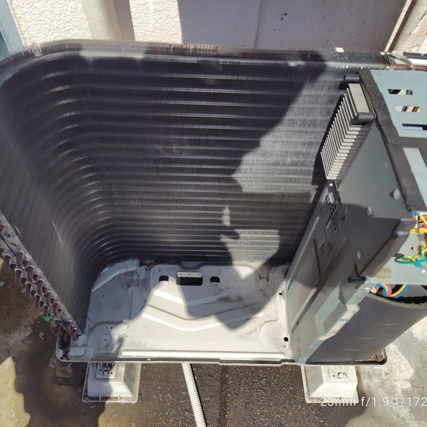 屋外のエアコン室外機、最近確認しましたか？