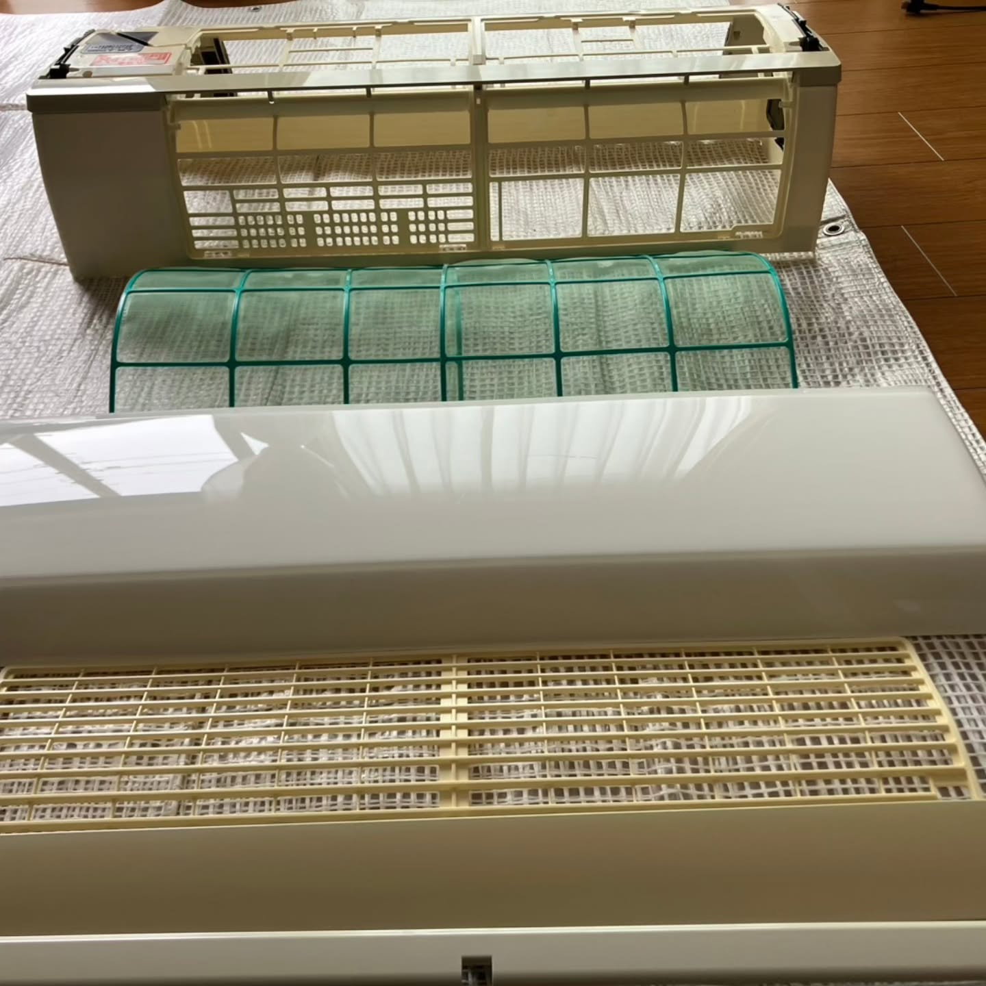 懐かしい20年前のエアコンをお手入れしました。