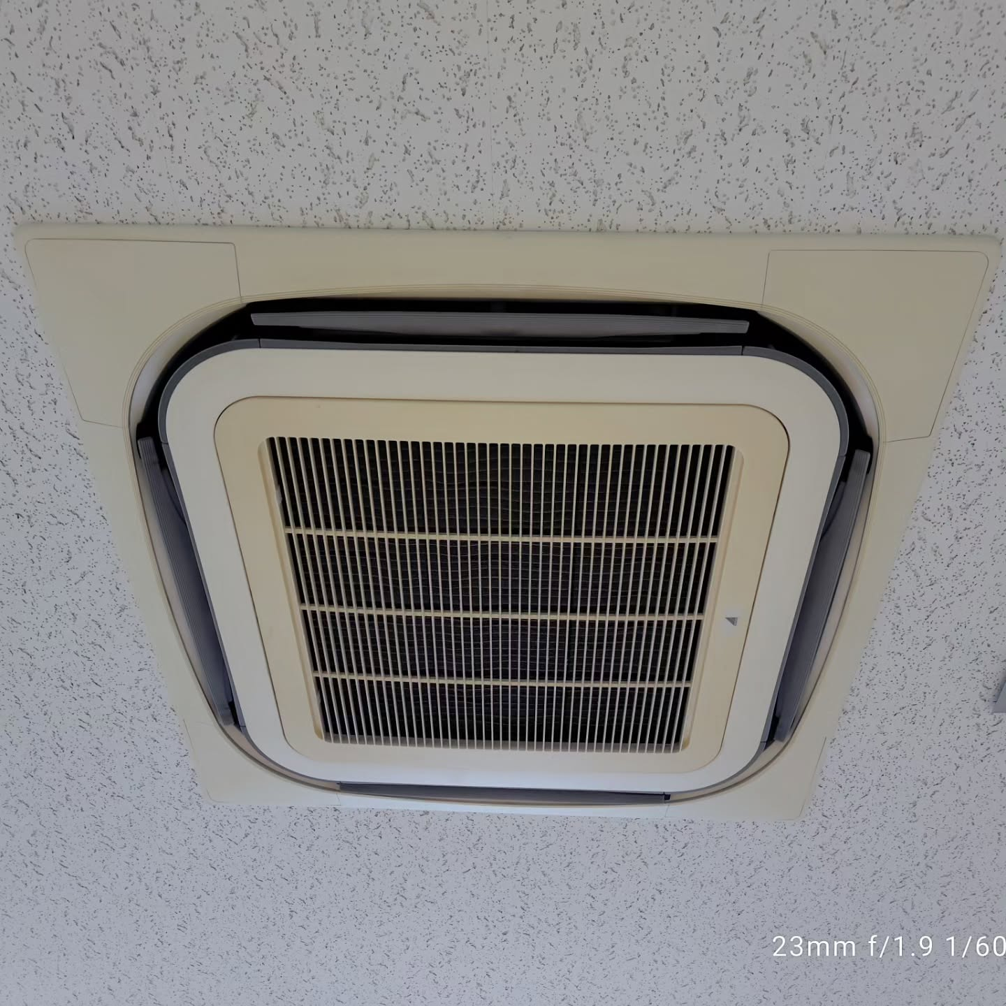 業務用エアコンクリーニングを依頼する際には、清掃内容の詳細を...