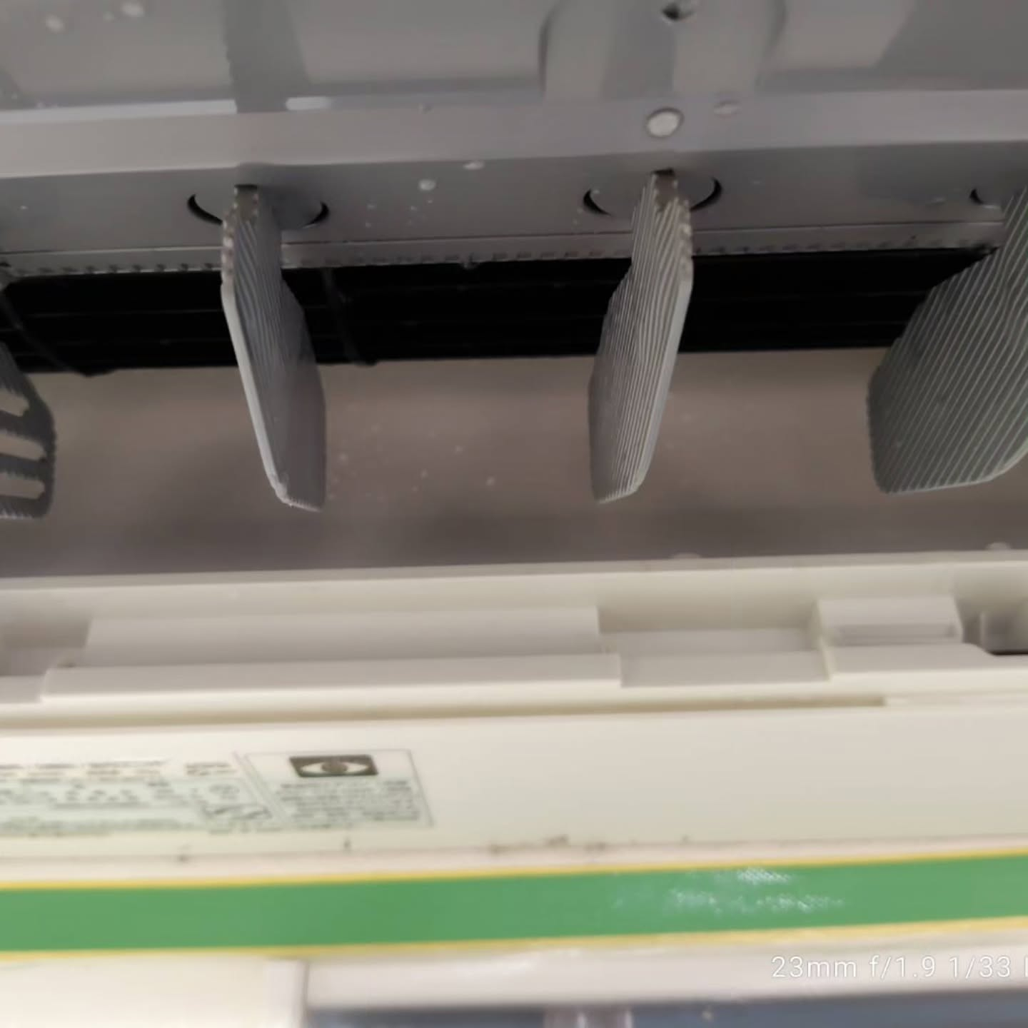 お掃除機能付きのエアコンは、フィルターの自動清掃を目的として...