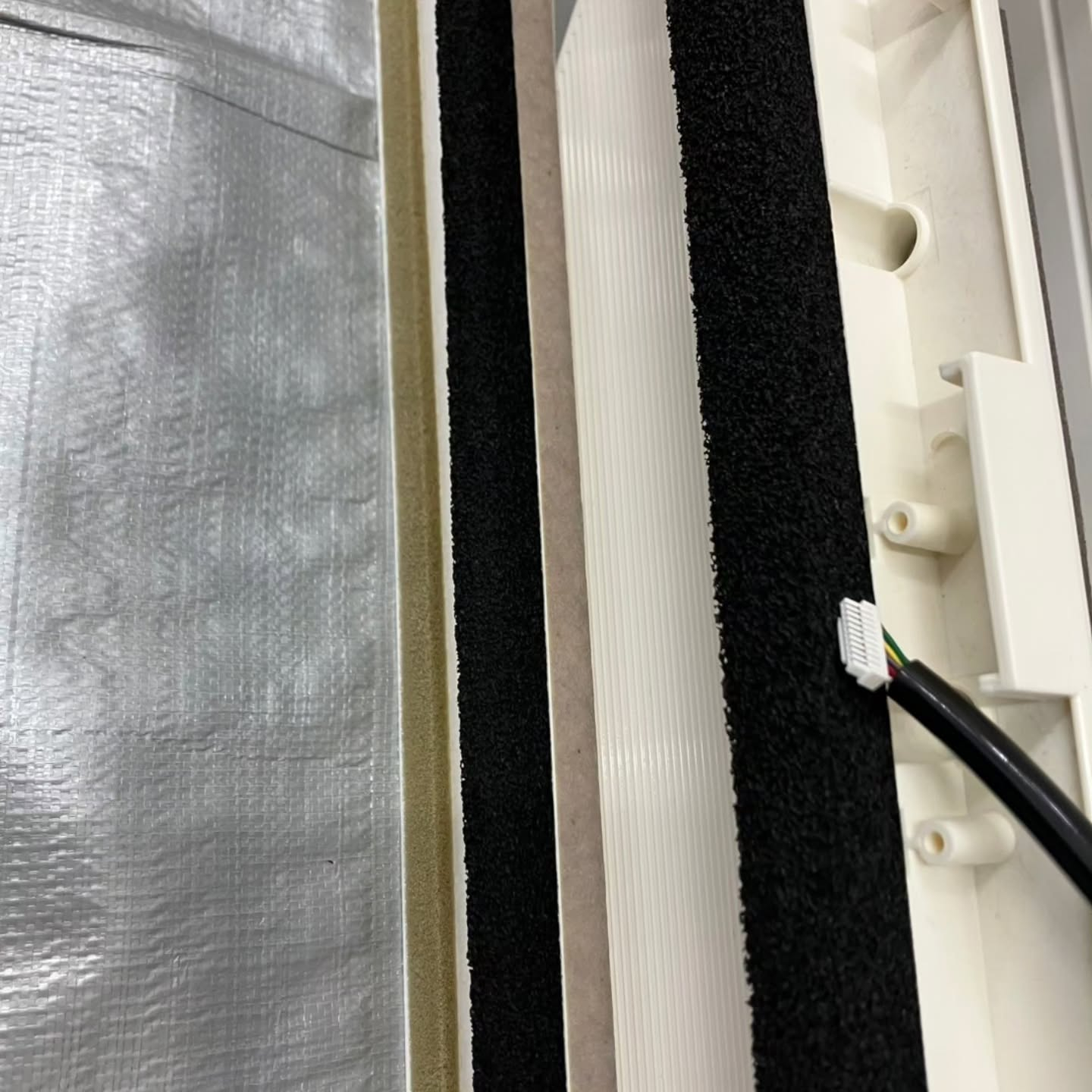 エアコンの匂いが気になるお客様のために、天井埋め込み型エアコ...