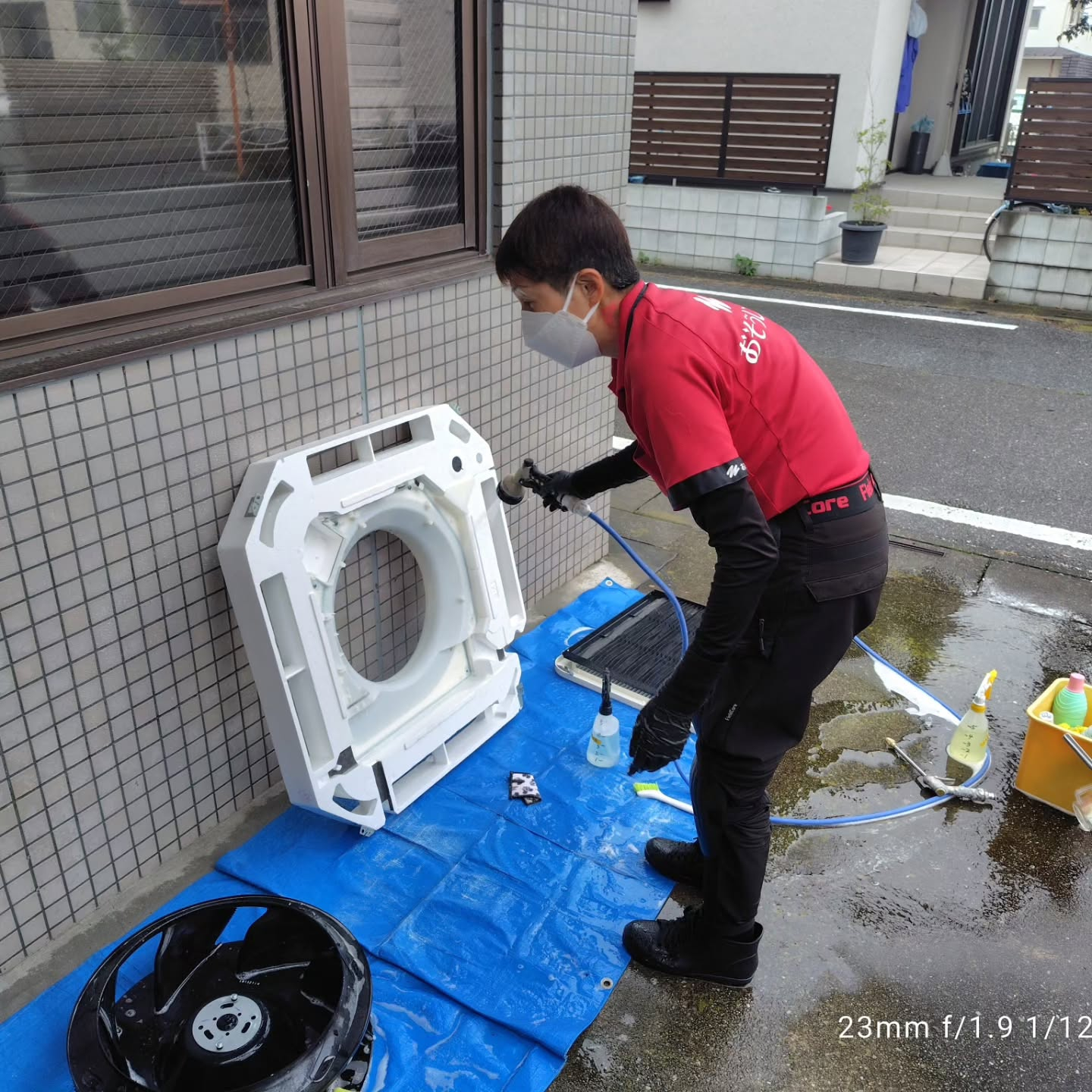 エアコンの匂いが気になるお客様のために、天井埋め込み型エアコ...