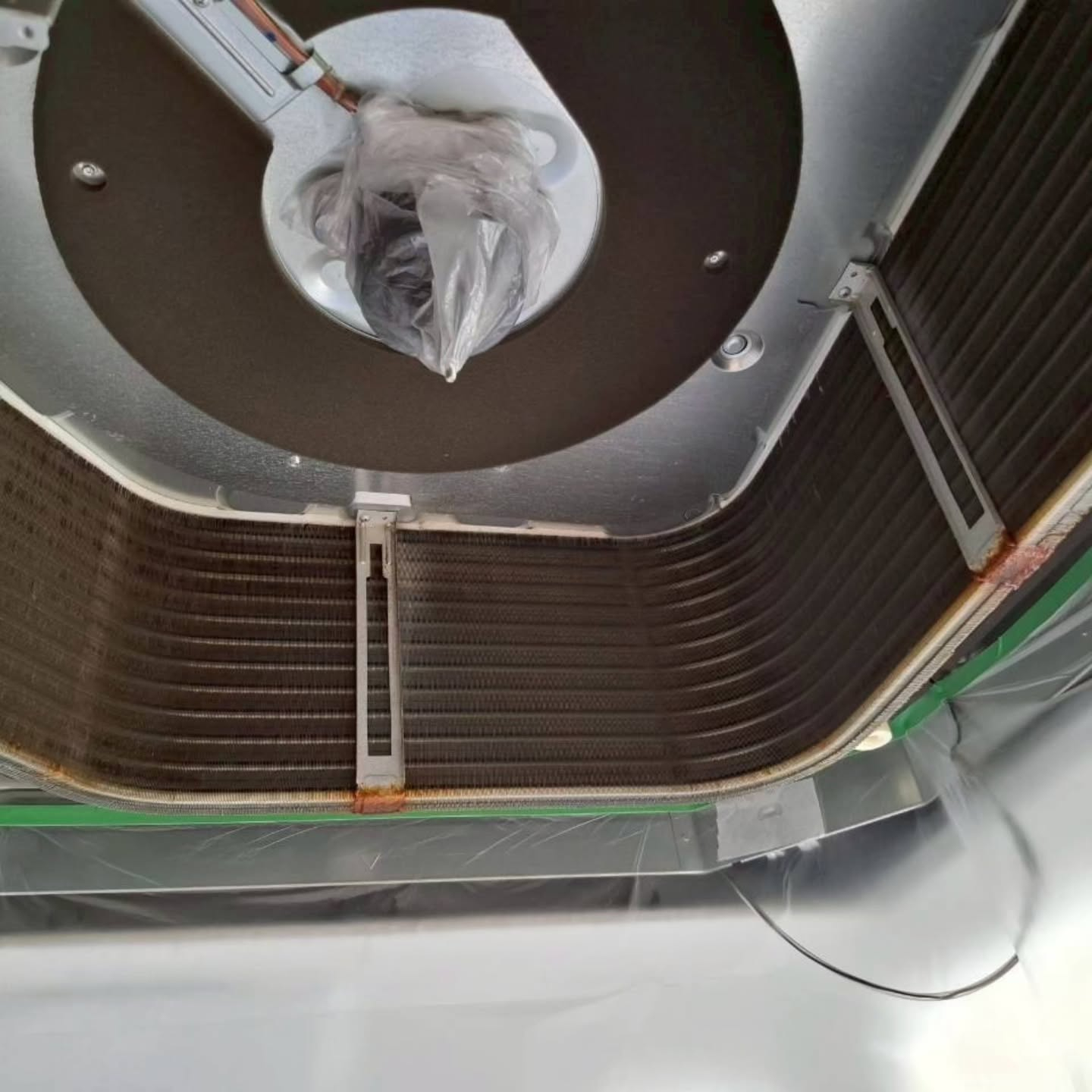 本日は大規模な現場のお掃除を、おそうじ革命の素晴らしい仲間た...