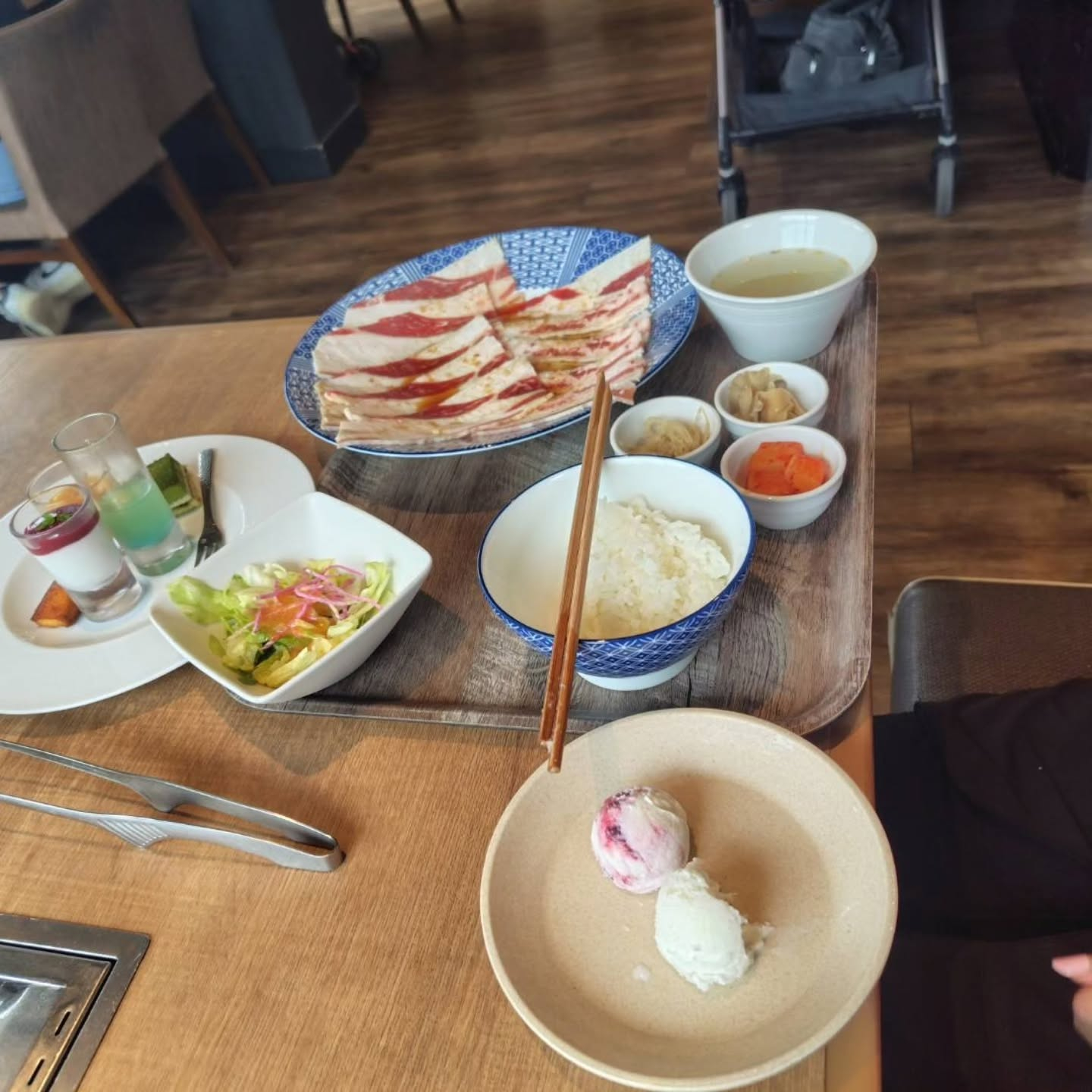 仕事を無事に終えた後、田中さんと一緒にリラックスできる時間を...