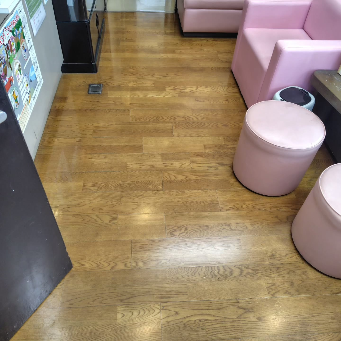 本日は定期的なクリニックの床の清掃日です。