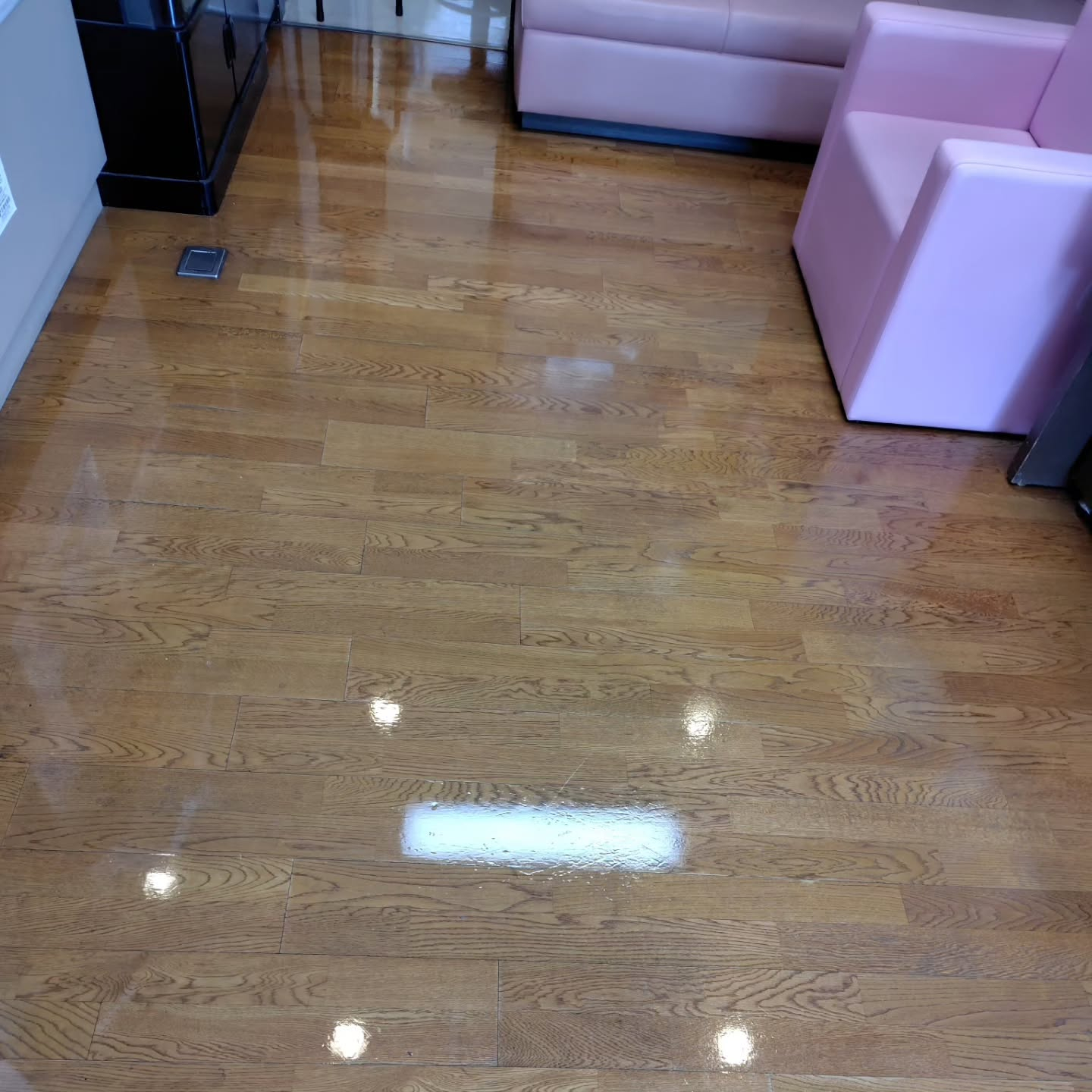 本日は定期的なクリニックの床の清掃日です。
