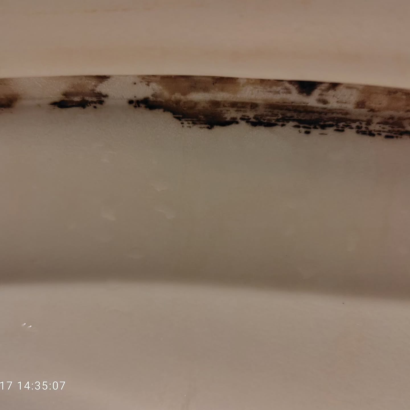 トイレの頑固な汚れに困っているとき、私たちはどのようにお役に...