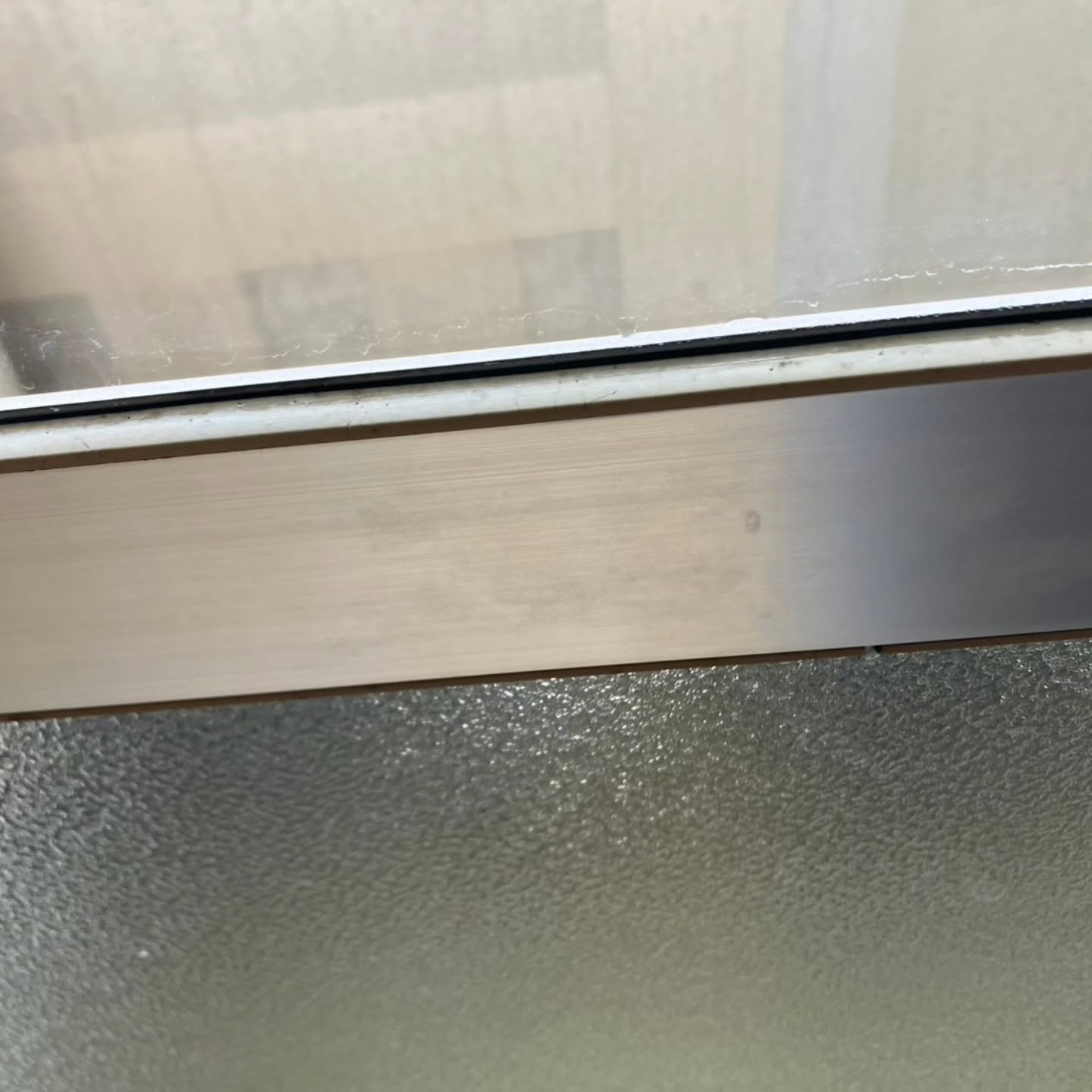 黒カビを撃退したいとき、キッチンハイターの力を借りるのも一つ...