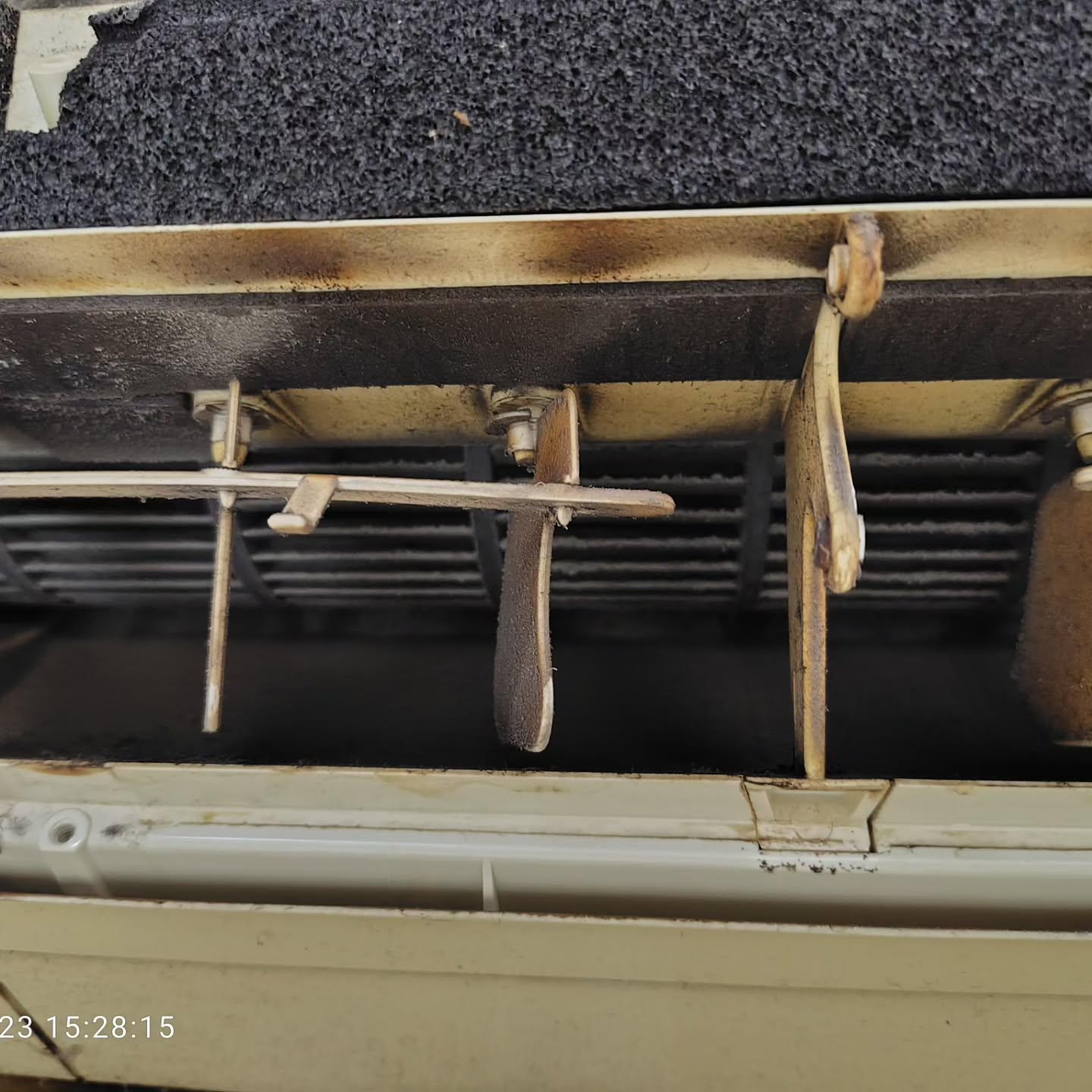 本日は、夕方から思い出のある工場でエアコンクリーニングの作業...