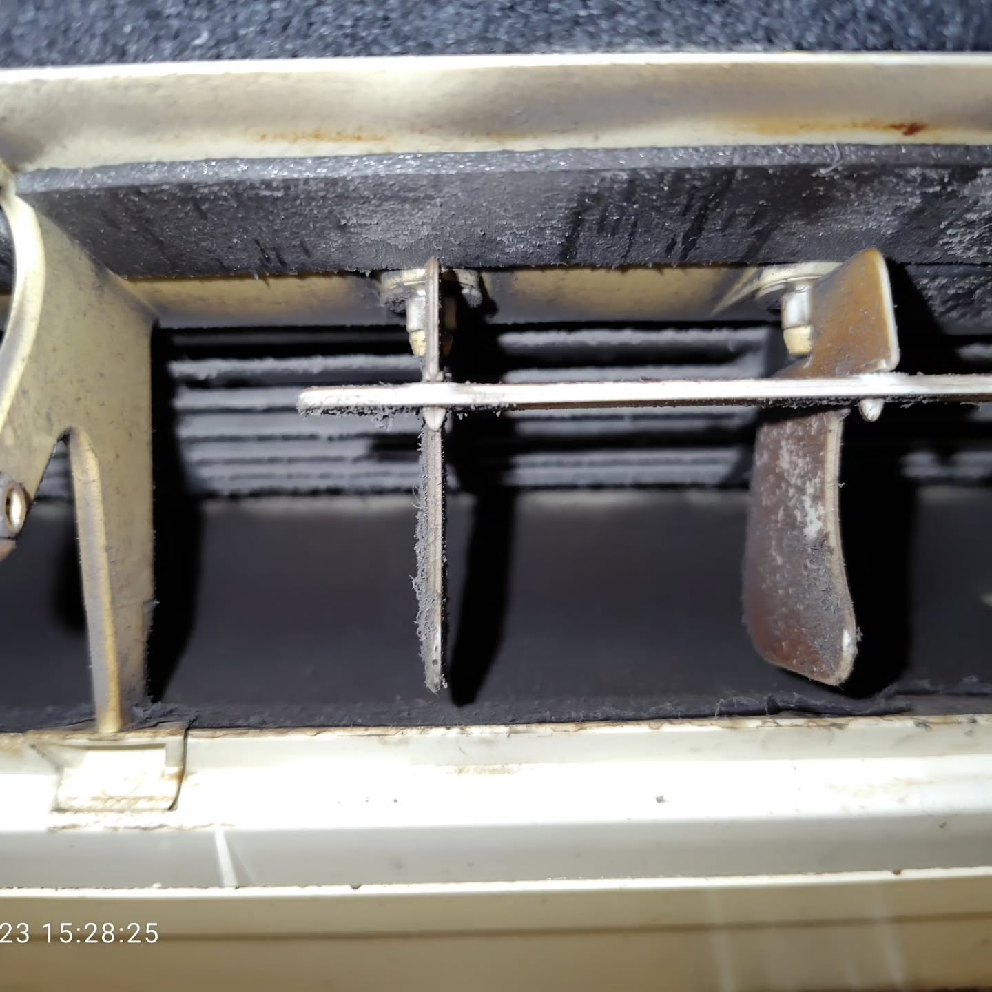 本日は、夕方から思い出のある工場でエアコンクリーニングの作業...
