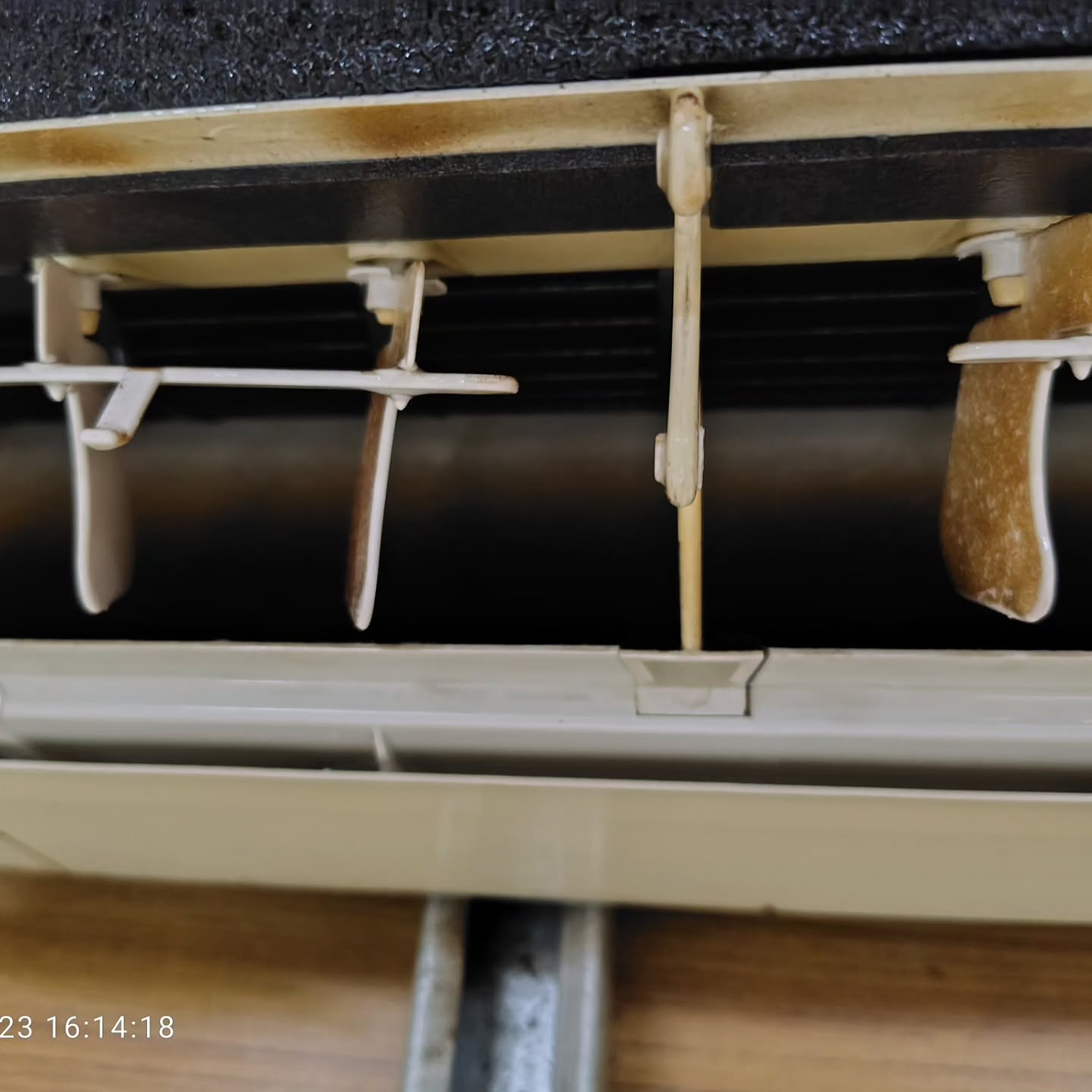 本日は、夕方から思い出のある工場でエアコンクリーニングの作業...