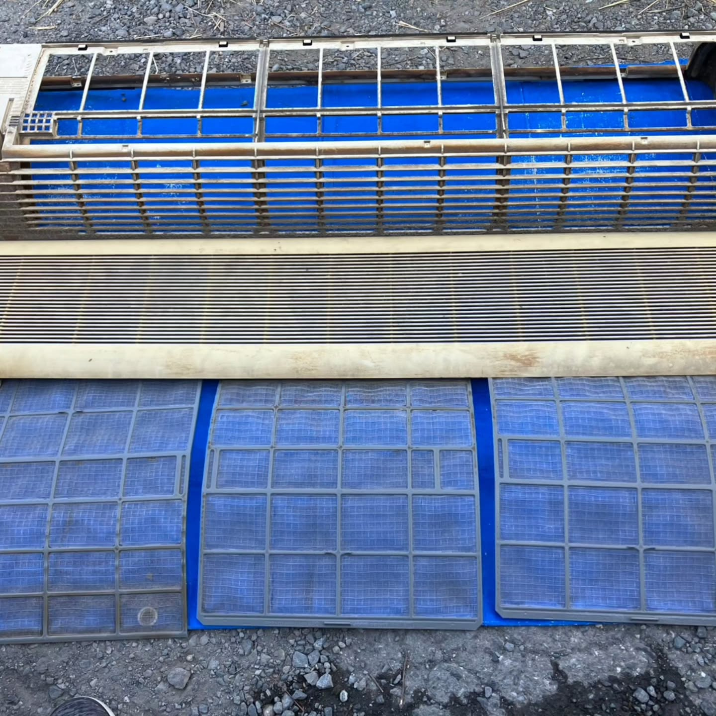 本日は、夕方から思い出のある工場でエアコンクリーニングの作業...