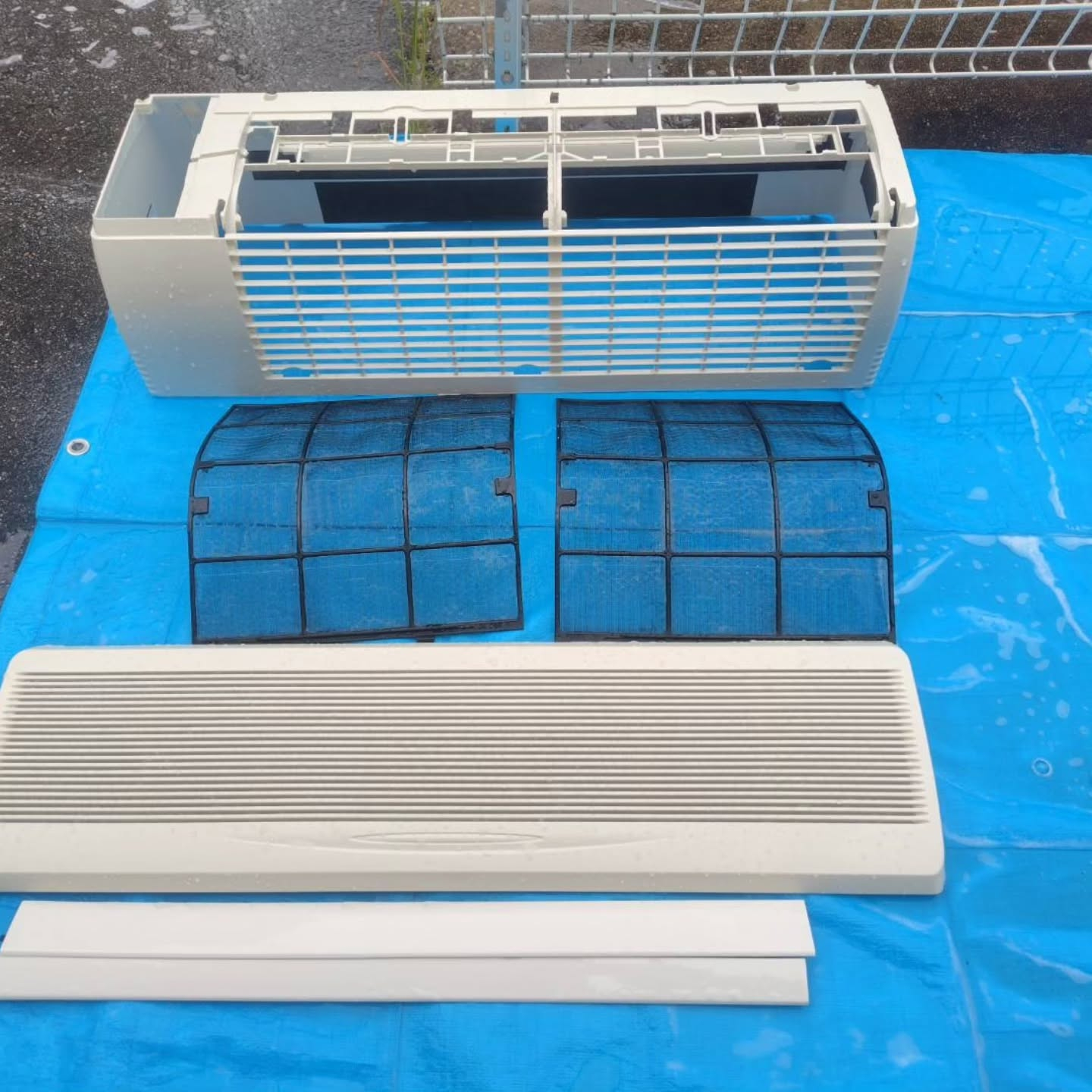 今日の午前中は、歯科医院の業務用エアコンクリーニングを行いま...