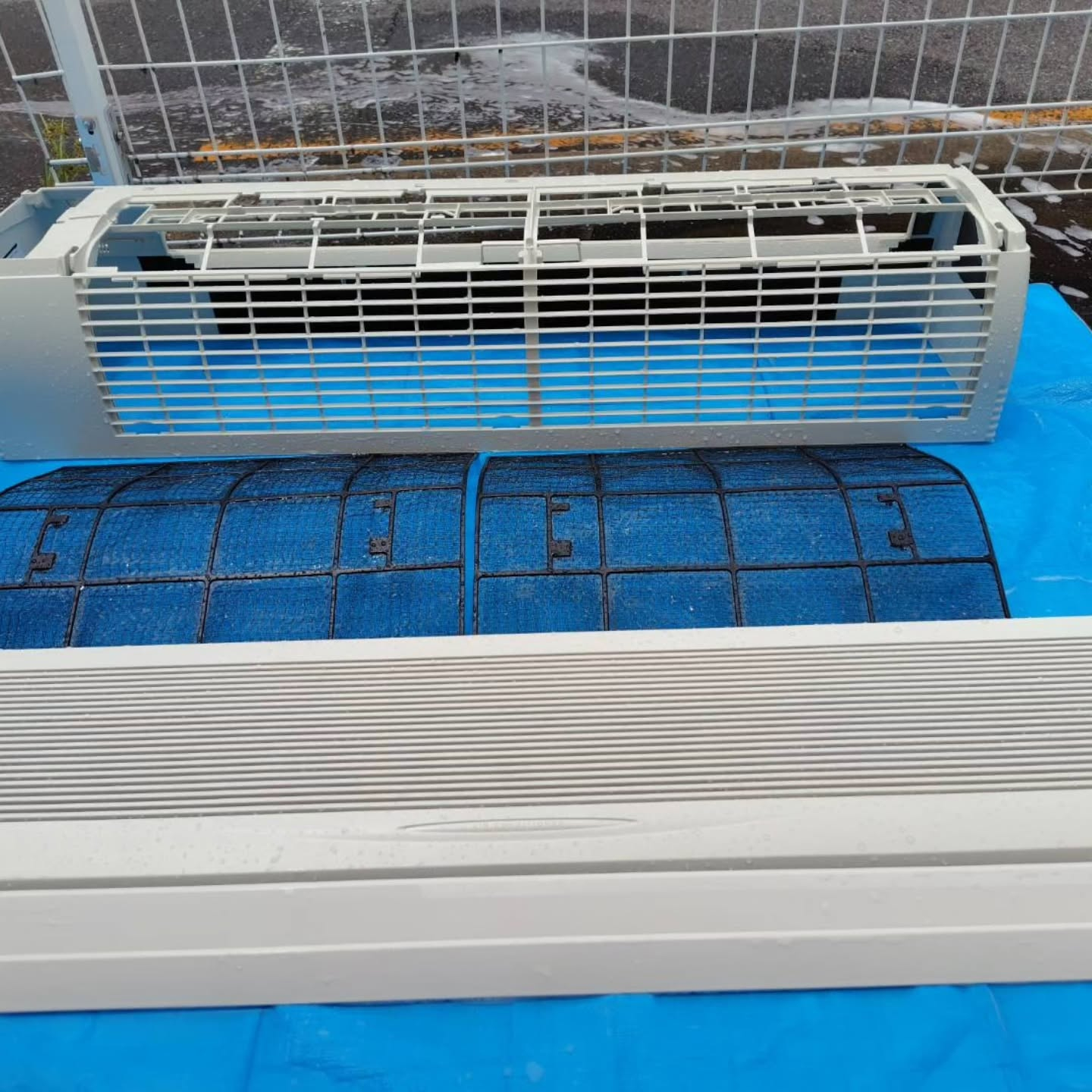 今日の午前中は、歯科医院の業務用エアコンクリーニングを行いま...