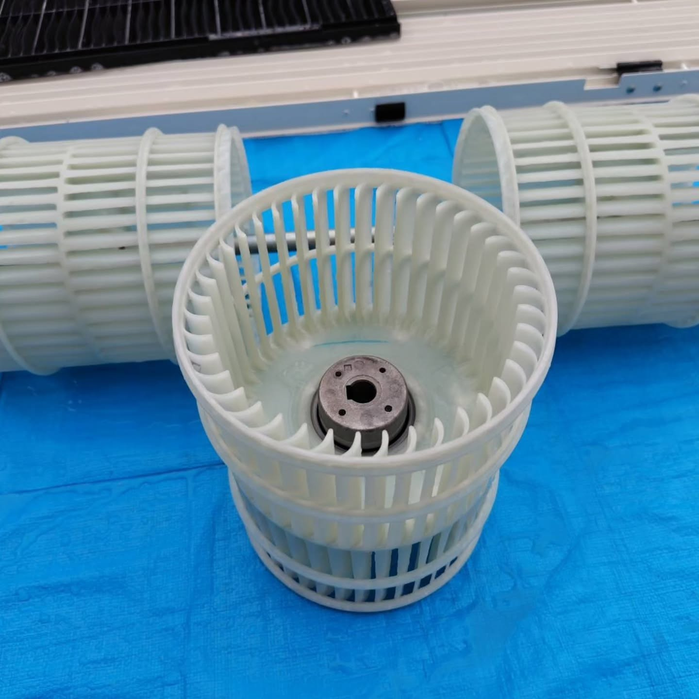 今日の午前中は、歯科医院の業務用エアコンクリーニングを行いま...