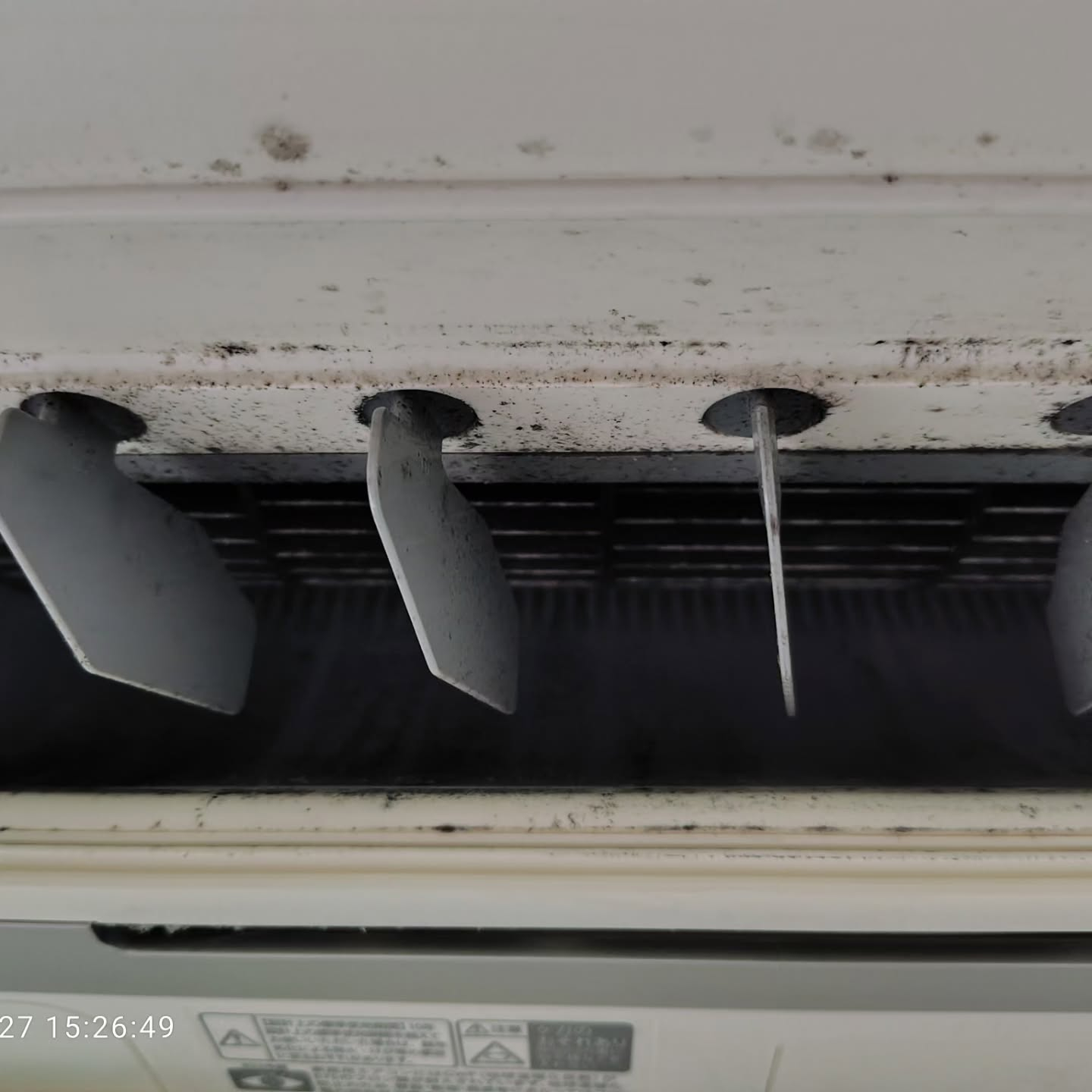 エアコンのお掃除機能だけでは不十分かも？