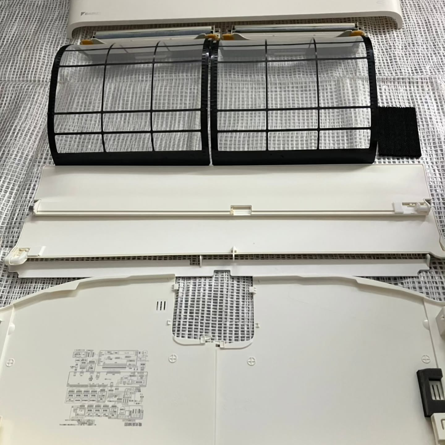 エアコンのお掃除機能だけでは不十分かも？