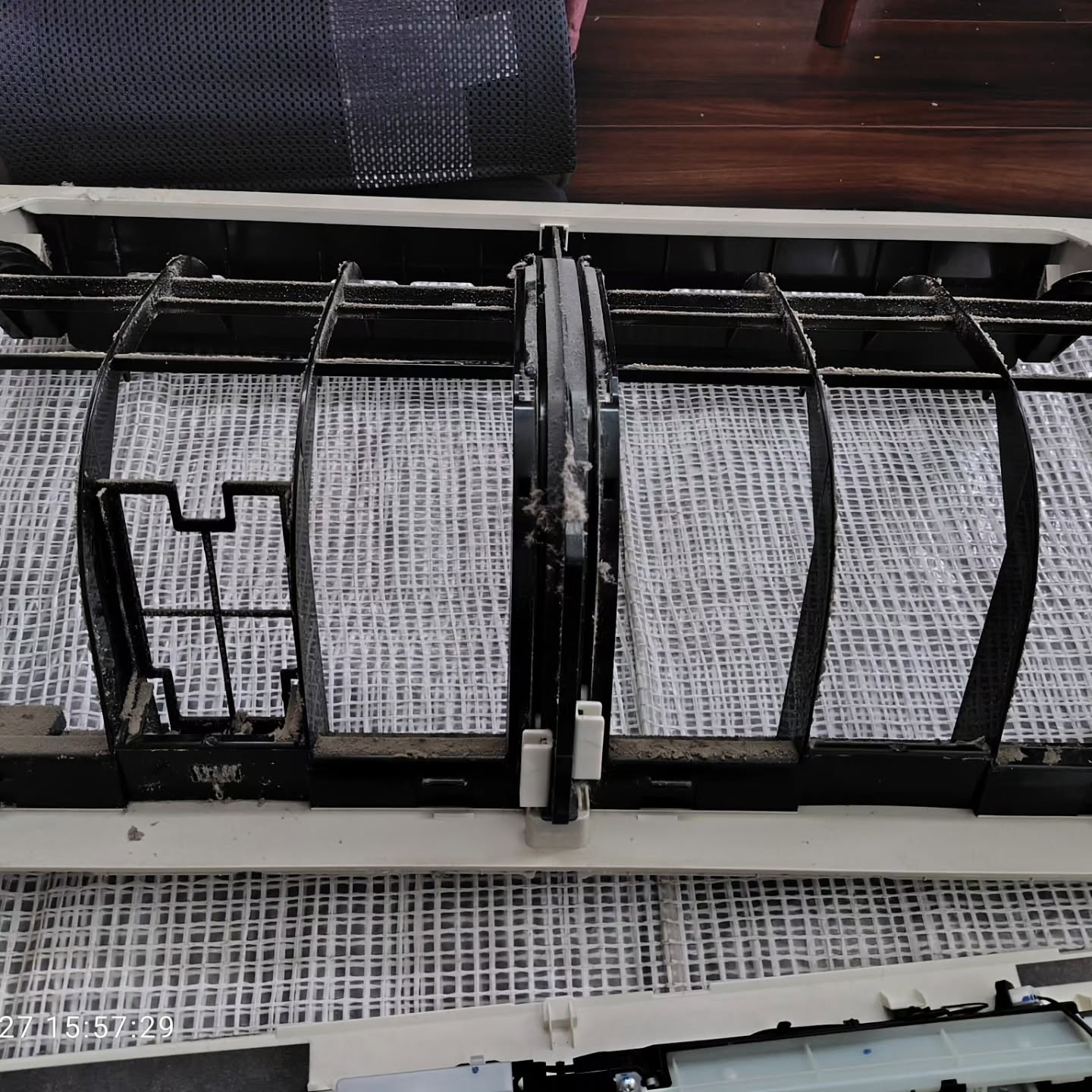 エアコンのお掃除機能だけでは不十分かも？