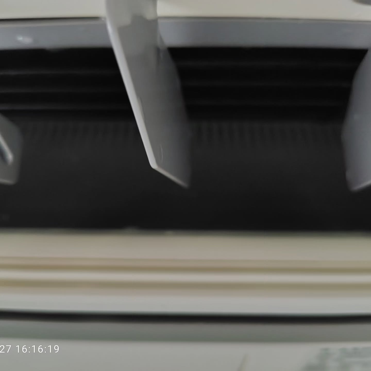 エアコンのお掃除機能だけでは不十分かも？