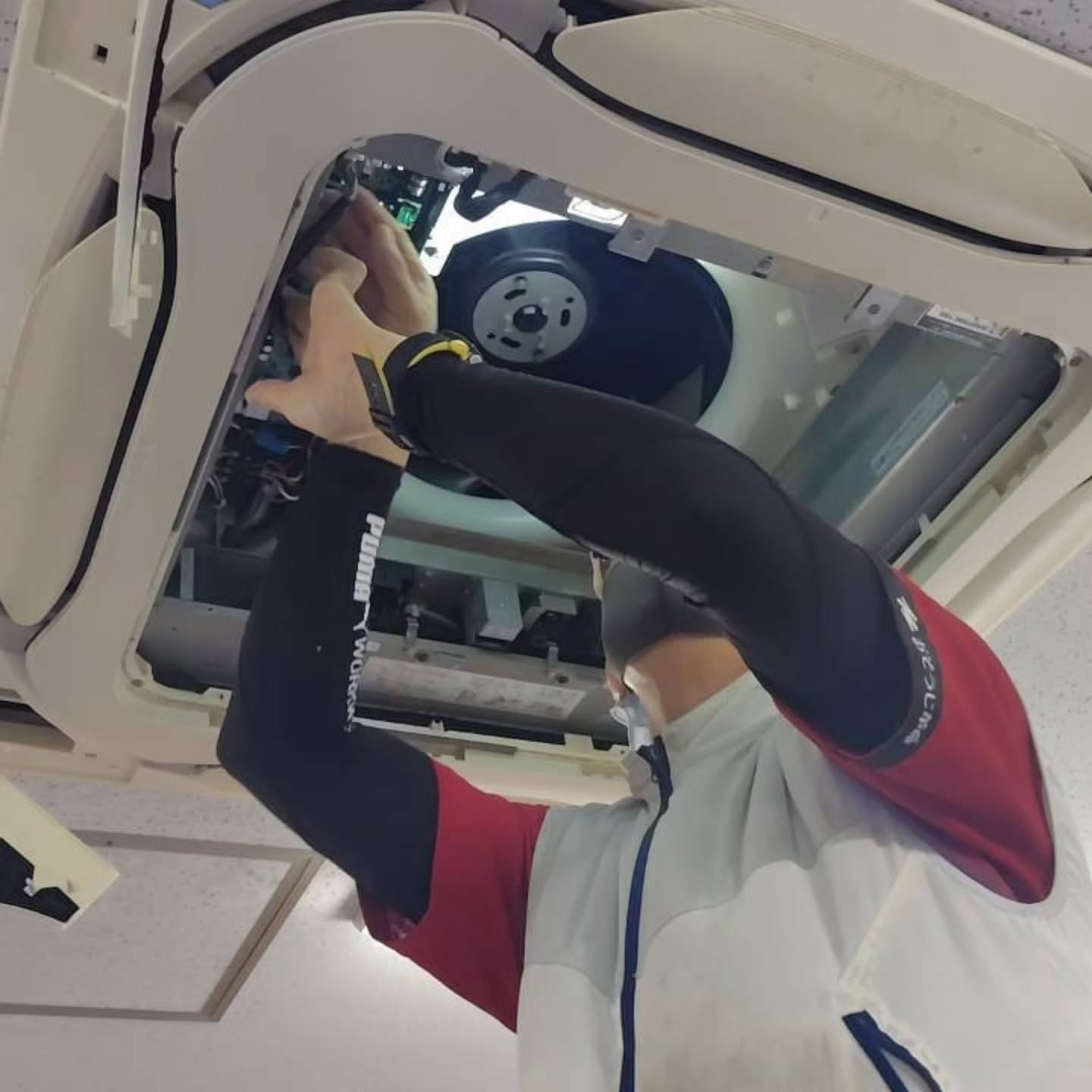 プロのエアコンクリーニングは、店舗やオフィスにおいて多くのメ...