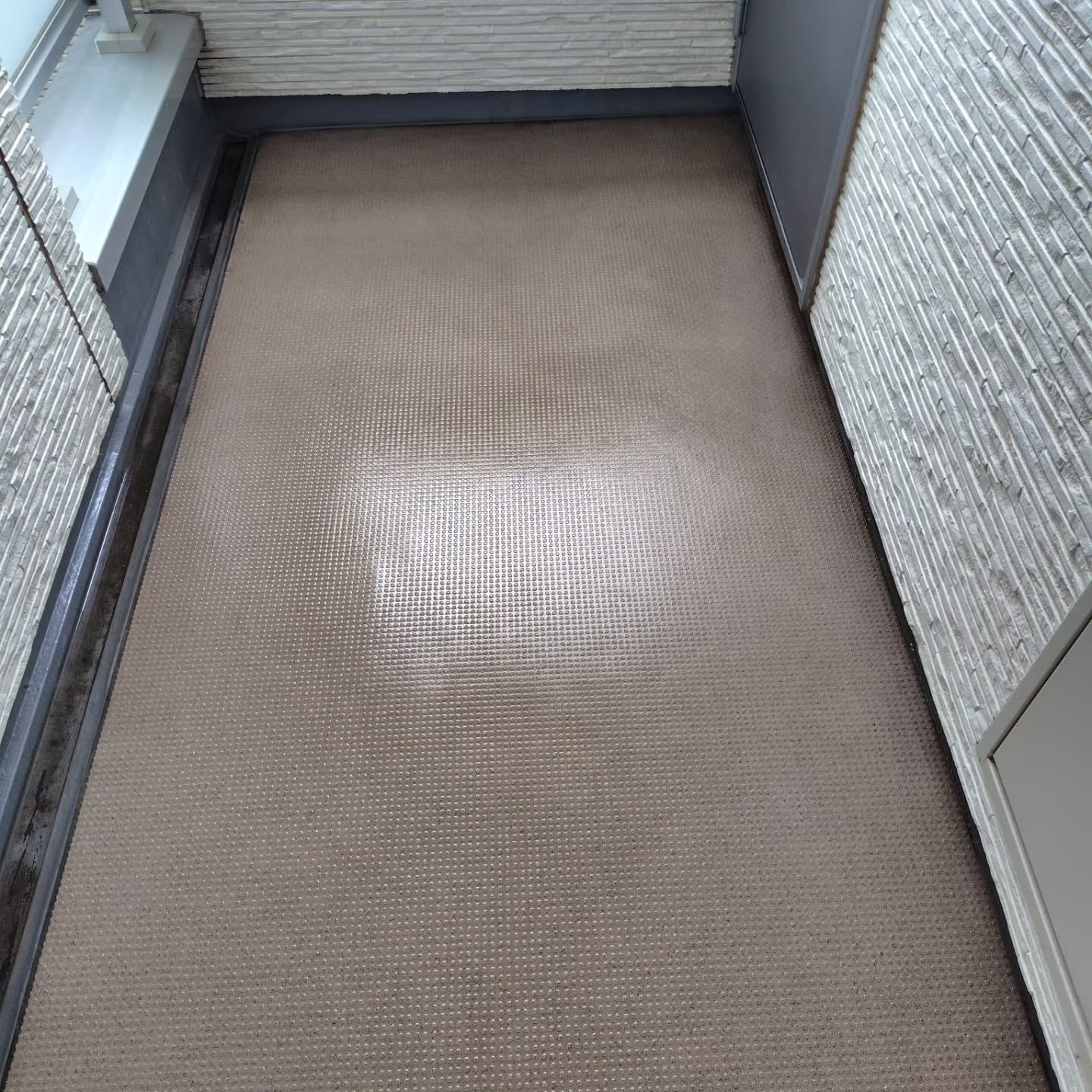 マンションの共用部の清掃でした。