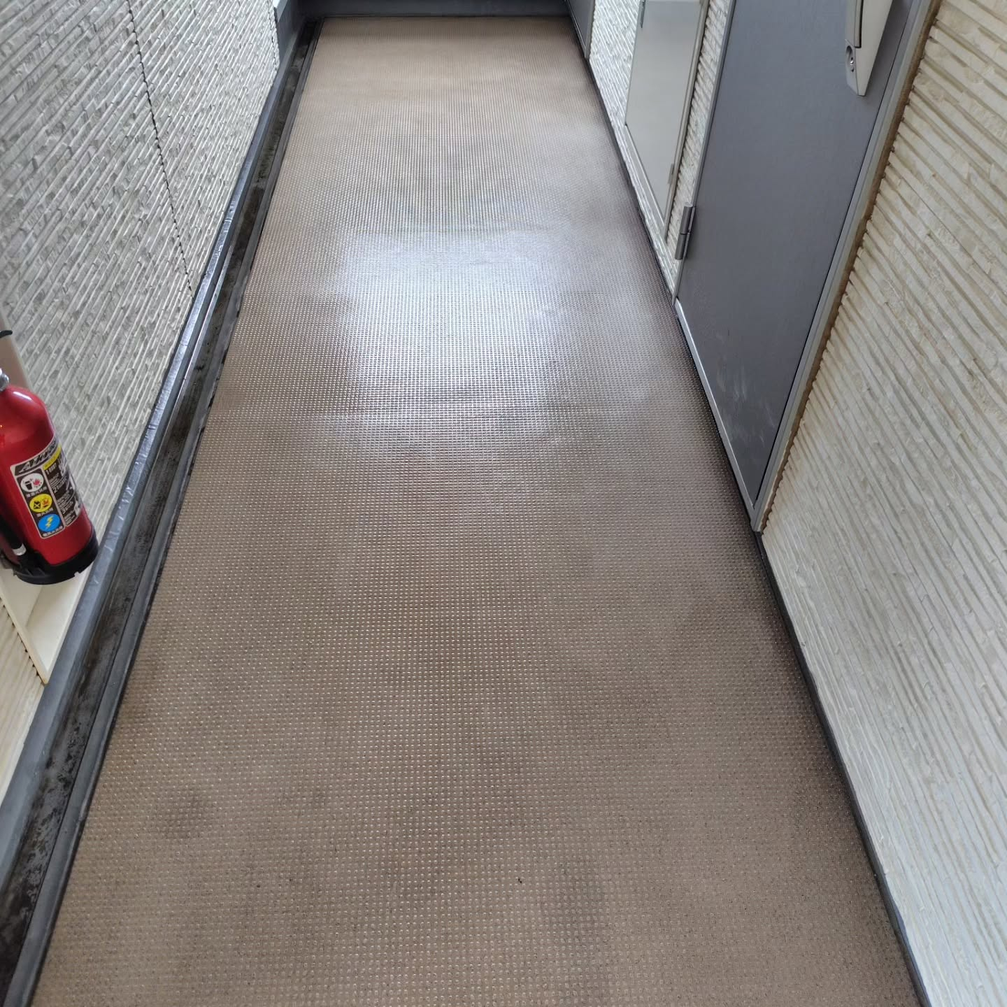 マンションの共用部の清掃でした。