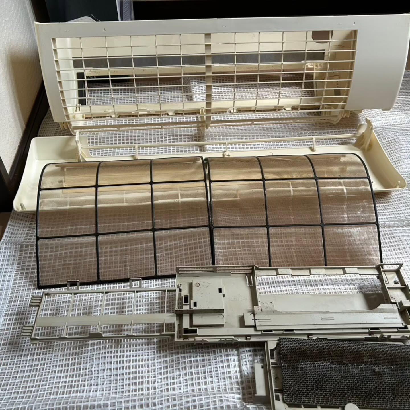 エアコンの中の空気が重たい？