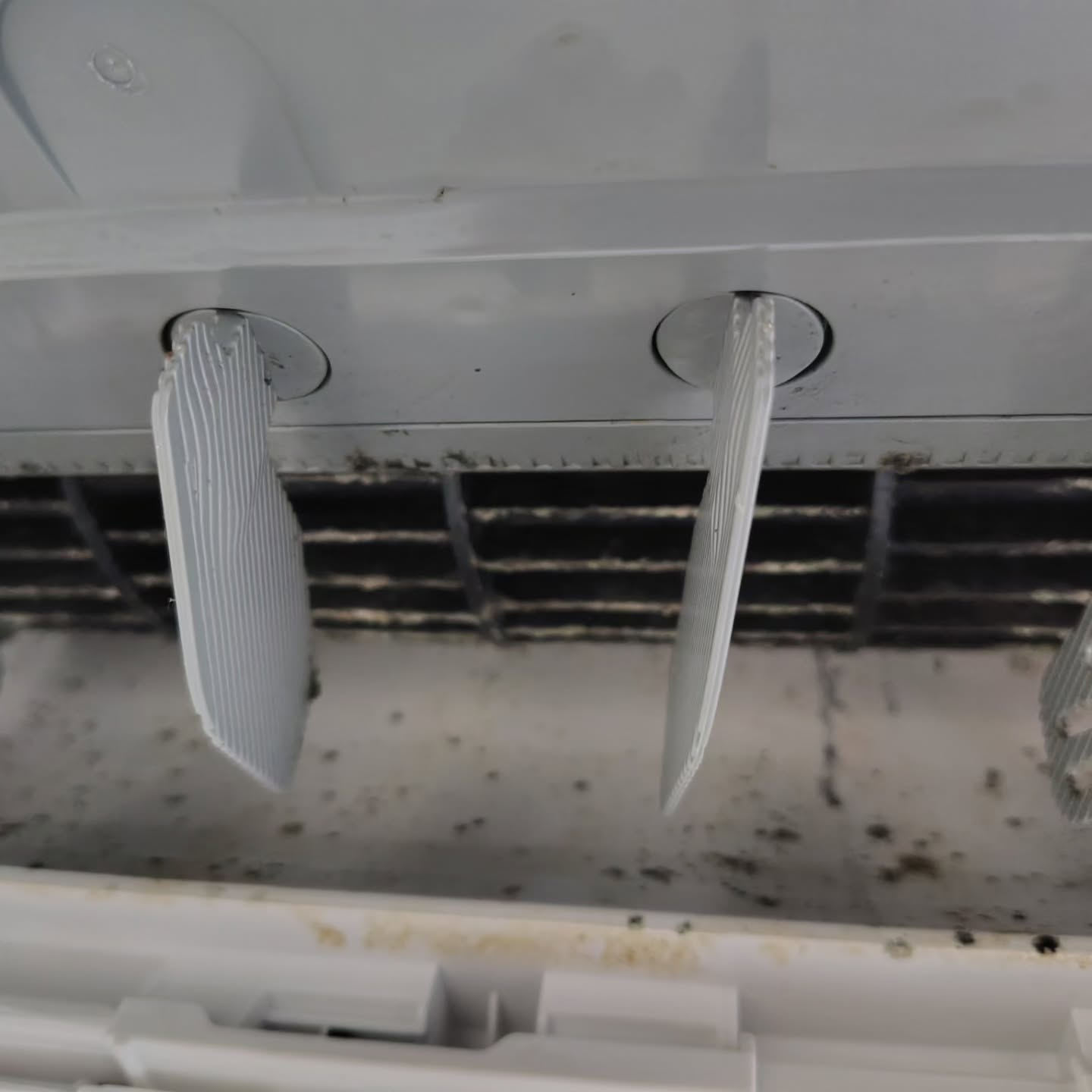 エアコンから漂う変な臭い、気になりませんか？