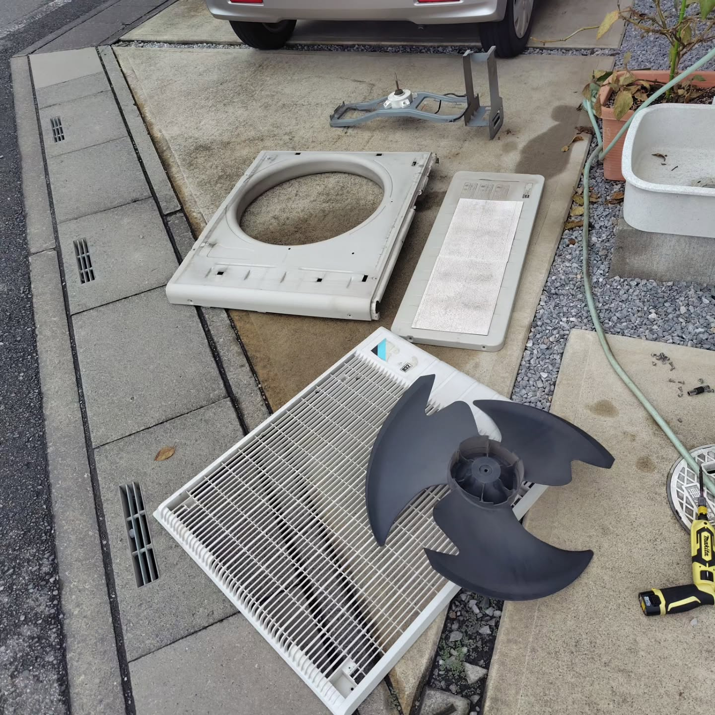 たった3年で、エアコン内部の汚れは驚くほど溜まるものです。