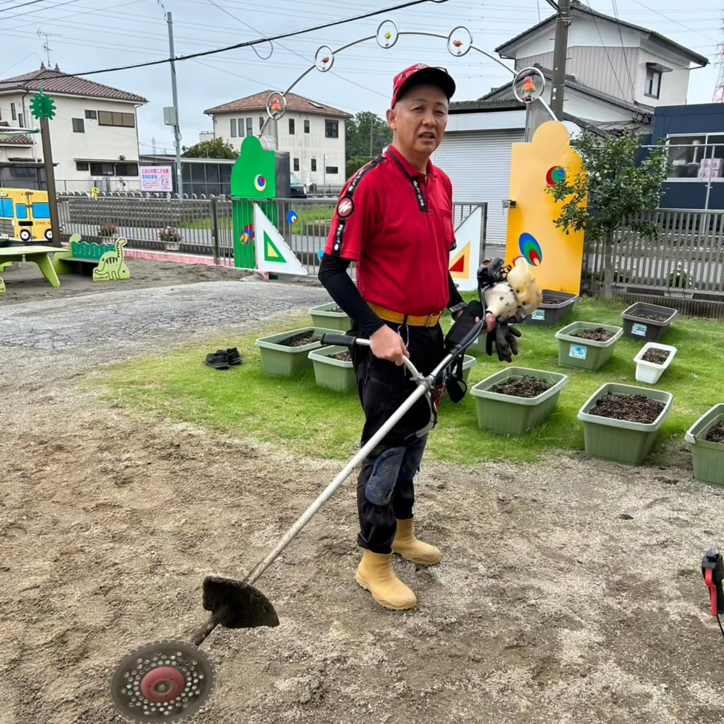 今日の園庭は大変な状態でした。
