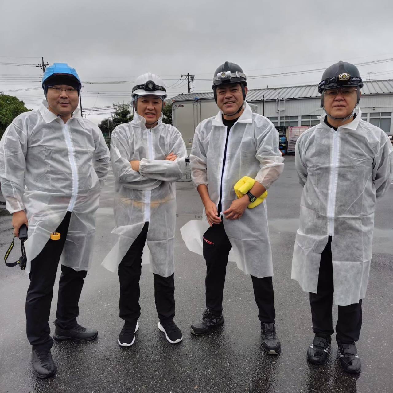 今日は少し肌寒い日でしたが、職人魂で乗り切りました。