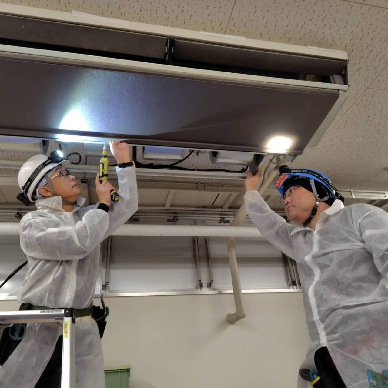 今日は少し肌寒い日でしたが、職人魂で乗り切りました。