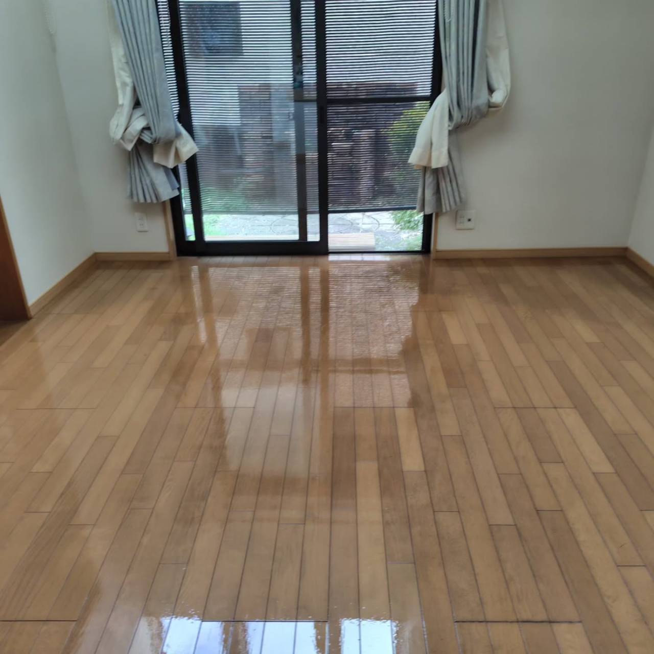 今回の主役は床の艶出し。