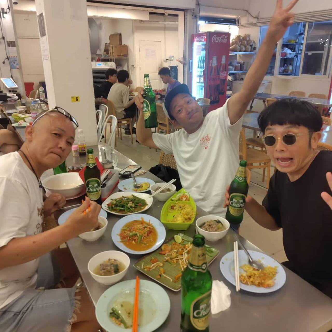 偶然の再会で食事を共に。