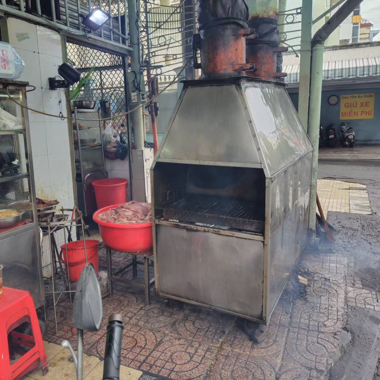 ついにCom Tam Ba Ghienの味を堪能しました。
